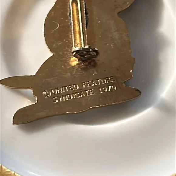 Vintage Enameled Charlie Brown & Snoopy Pin - Picture 4 of 5